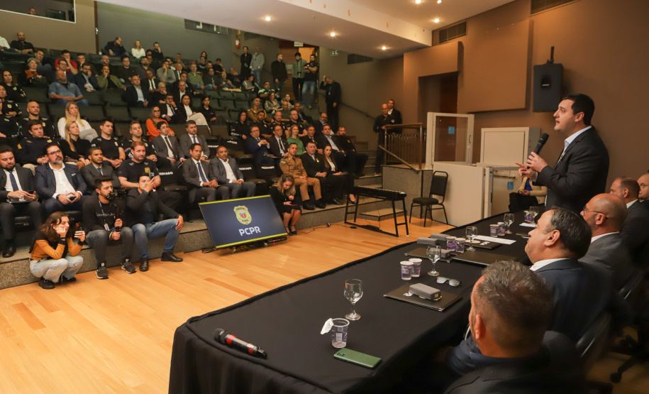 Governador comemora avanços na segurança pública em entrega de homenagens da Polícia Civil