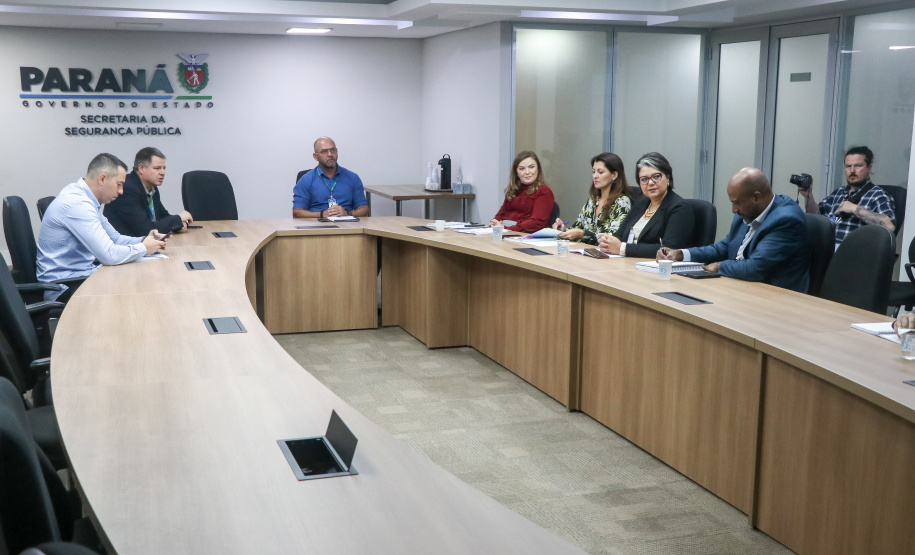 Secretarias se reúnem para debater assuntos referente ao atendimento humanizado à mulheres