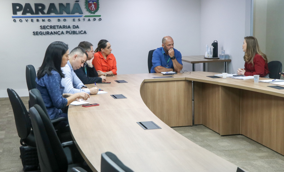 Secretarias se reúnem para debater assuntos referente ao atendimento humanizado à mulheres