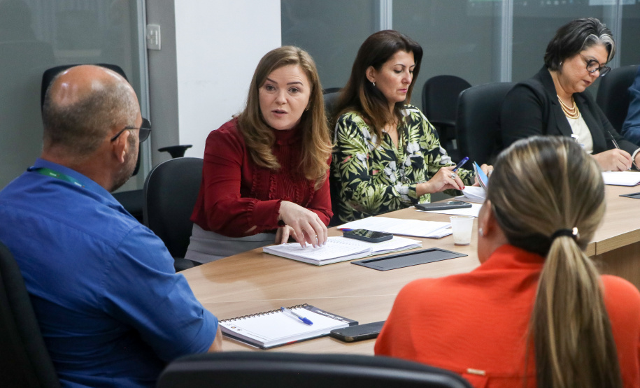 Secretarias se reúnem para debater assuntos referente ao atendimento humanizado à mulheres