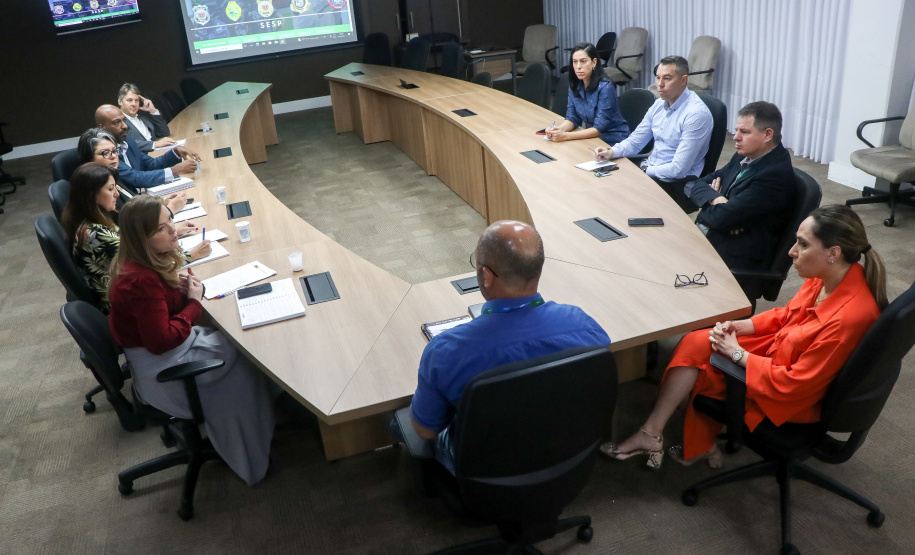 Secretarias se reúnem para debater assuntos referente ao atendimento humanizado à mulheres