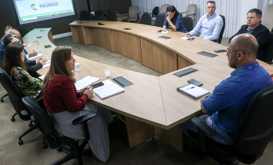 Secretarias se reúnem para debater assuntos referente ao atendimento humanizado à mulheres