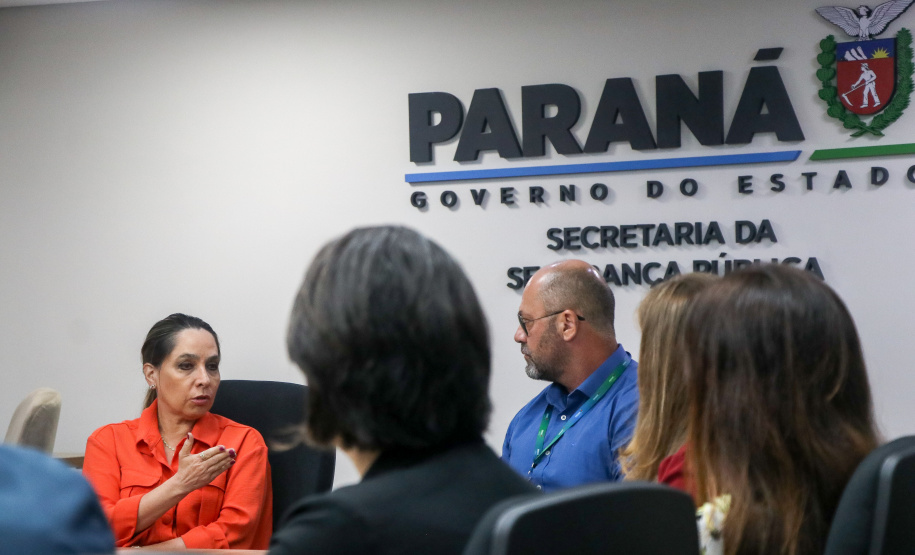 Secretarias se reúnem para debater assuntos referente ao atendimento humanizado à mulheres