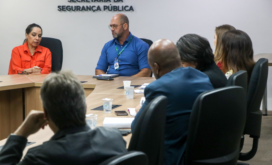 Secretarias se reúnem para debater assuntos referente ao atendimento humanizado à mulheres