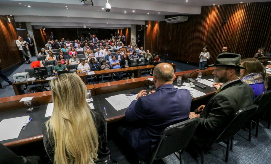 Secretário participa de audiência pública na Alep em homenagem ao Dia Estadual dos Consegs