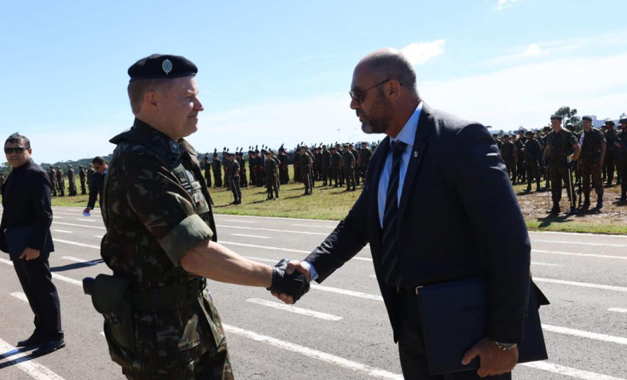 Autoridades do Estado ganham homenagem e reforçam parceria com Exército Brasileiro