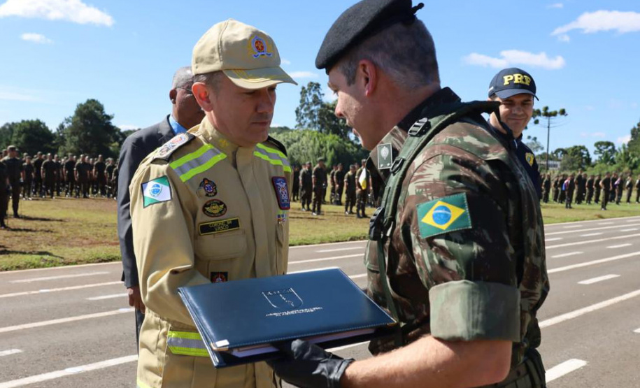 Autoridades do Estado ganham homenagem e reforçam parceria com Exército Brasileiro