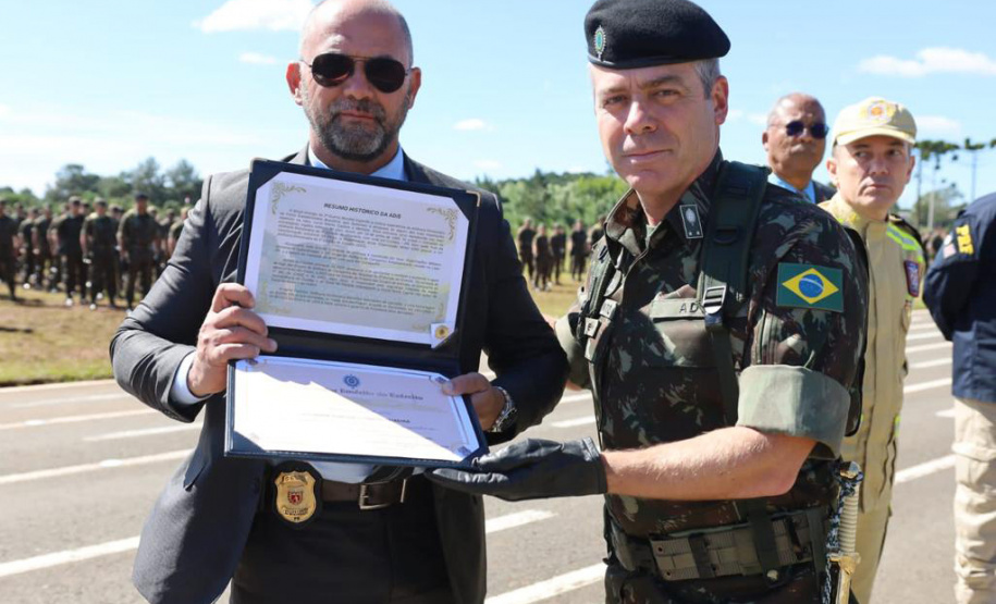 Autoridades do Estado ganham homenagem e reforçam parceria com Exército Brasileiro