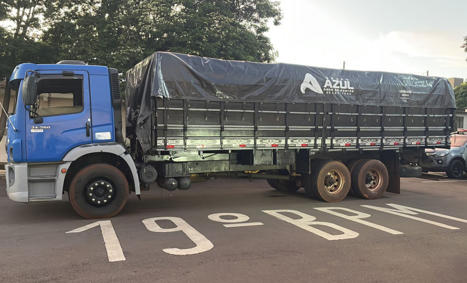 Polícia Militar apreende 500 caixas de cigarro contrabandeadas na PR-467, em Toledo