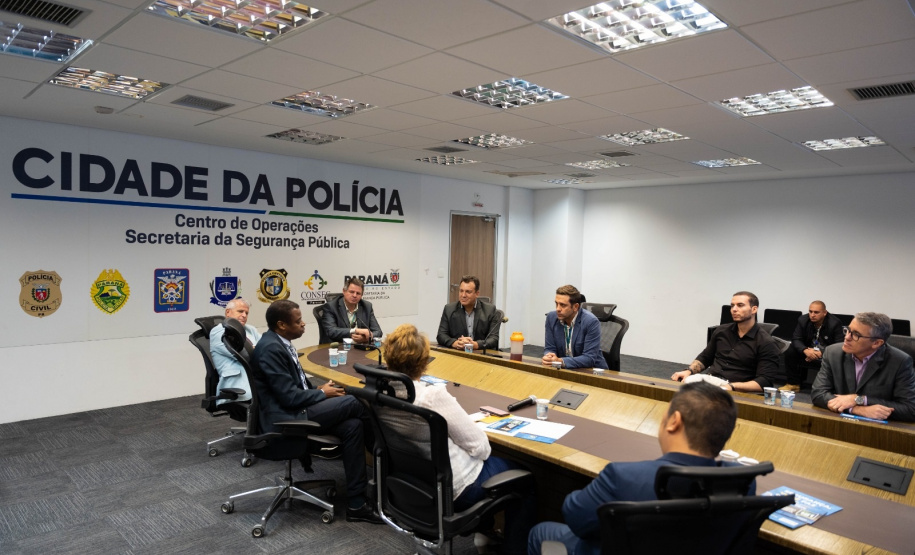 Sesp recebe vereadores da Frente Parlamentar da Ciência, Tecnologia e Inovação para visita de integração em Curitiba