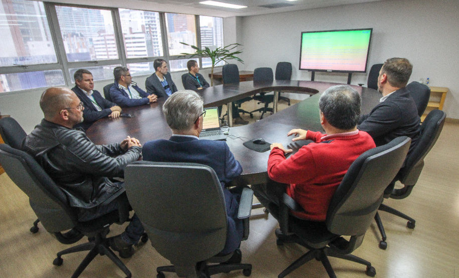Secretário Hudson se reúne com equipe do Instituto Paranaense de Desenvolvimento Econômico e Social