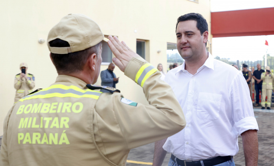Governador inaugura sede do Corpo de Bombeiros e libera novos investimentos para Ivaiporã