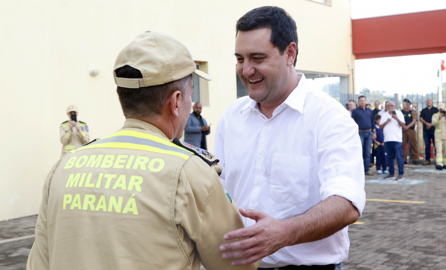 Governador inaugura sede do Corpo de Bombeiros e libera novos investimentos para Ivaiporã