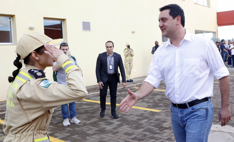Governador inaugura sede do Corpo de Bombeiros e libera novos investimentos para Ivaiporã