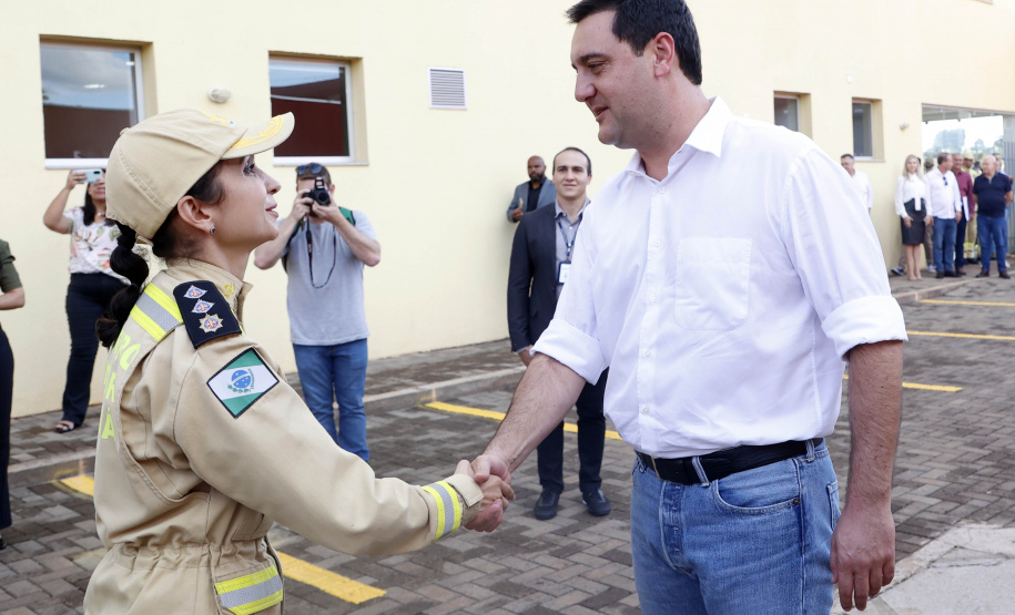 Governador inaugura sede do Corpo de Bombeiros e libera novos investimentos para Ivaiporã