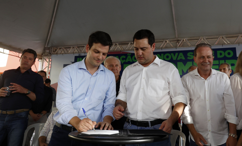 Governador inaugura sede do Corpo de Bombeiros e libera novos investimentos para Ivaiporã