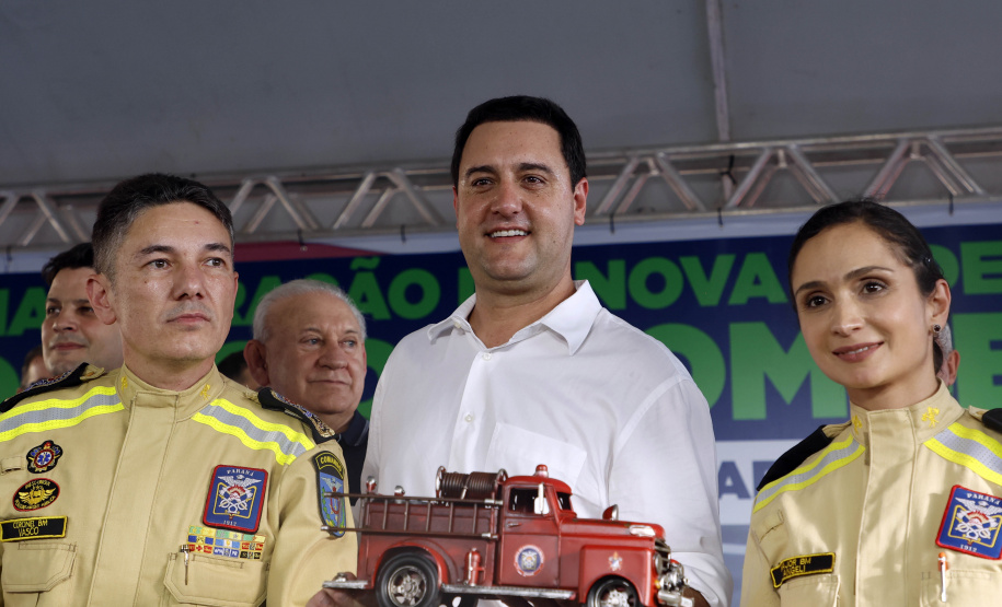 Governador inaugura sede do Corpo de Bombeiros e libera novos investimentos para Ivaiporã