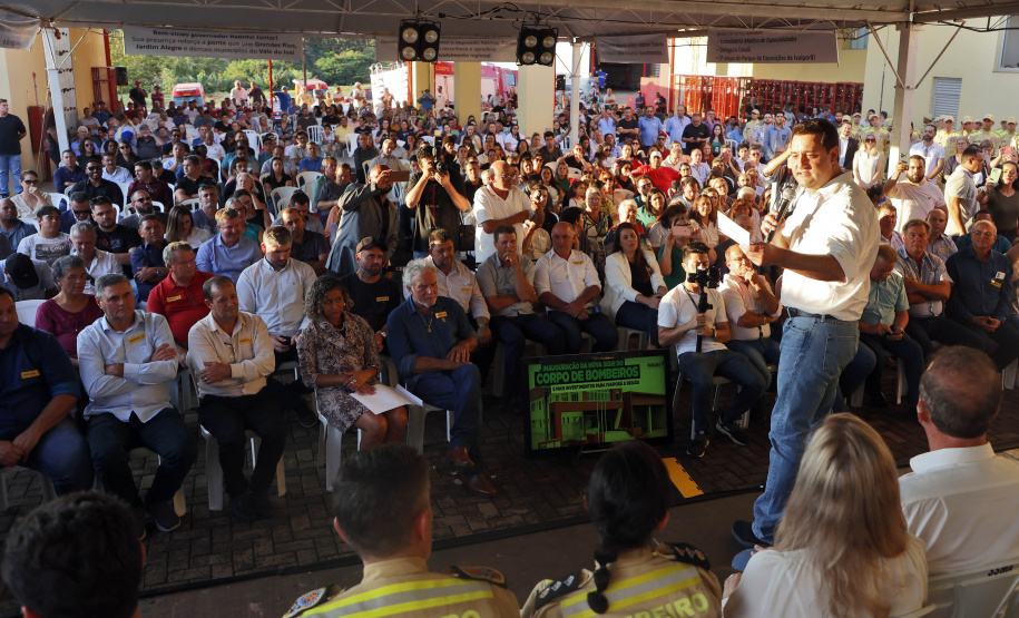 Governador inaugura sede do Corpo de Bombeiros e libera novos investimentos para Ivaiporã