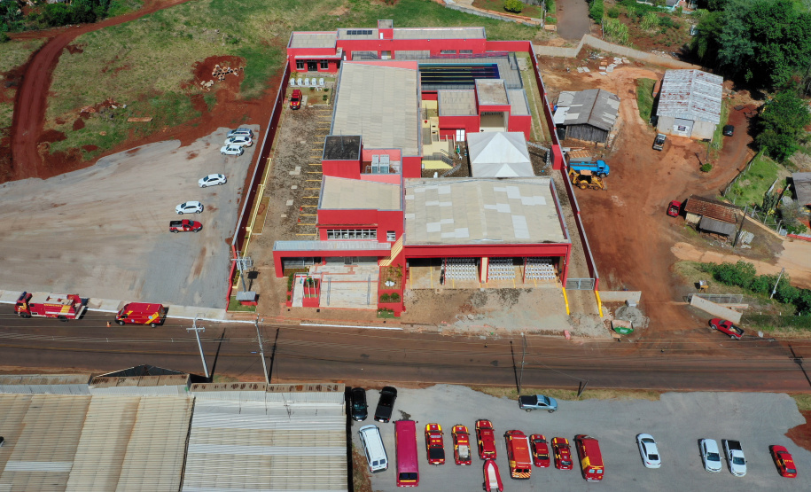 Governador inaugura sede do Corpo de Bombeiros e libera novos investimentos para Ivaiporã