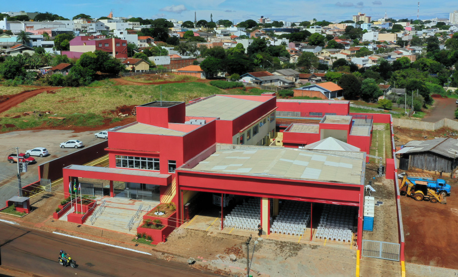 Governador inaugura sede do Corpo de Bombeiros e libera novos investimentos para Ivaiporã