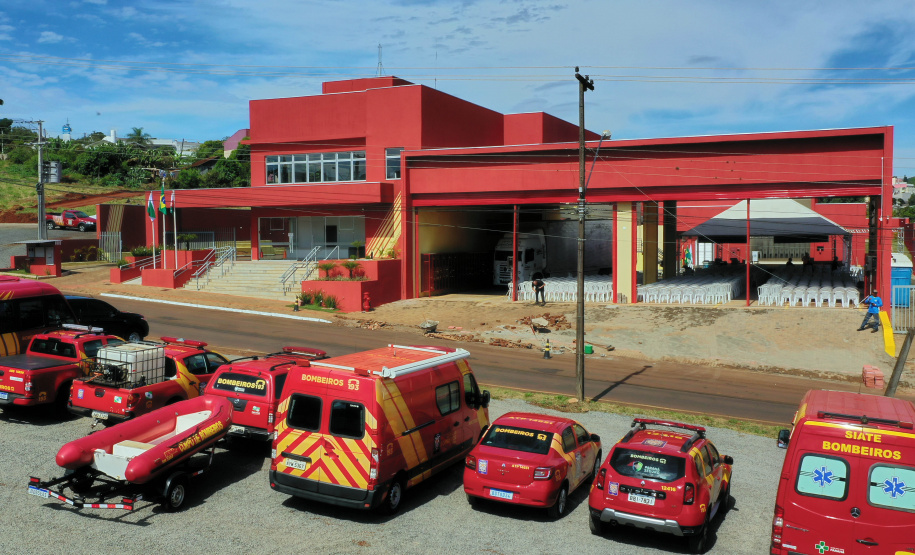 Governador inaugura sede do Corpo de Bombeiros e libera novos investimentos para Ivaiporã