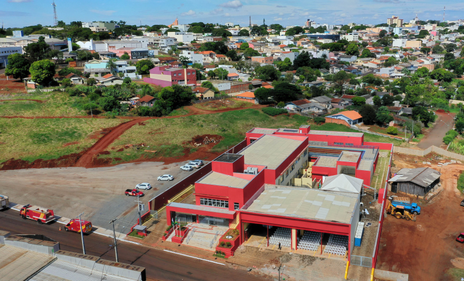 Governador inaugura sede do Corpo de Bombeiros e libera novos investimentos para Ivaiporã