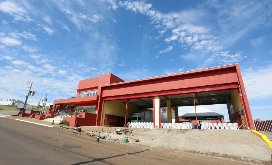 Governador inaugura sede do Corpo de Bombeiros e libera novos investimentos para Ivaiporã