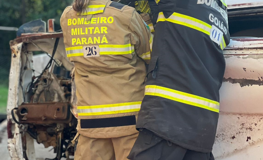 Bombeira do Paraná participa de curso de salvamento veicular em Goiás