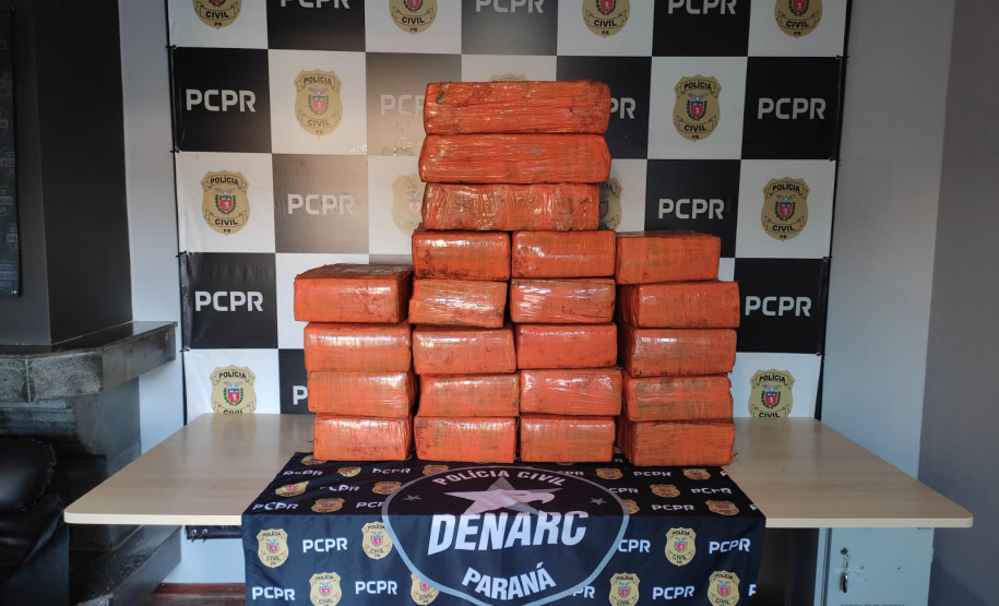 PCPR apreende 434 quilos de maconha e prende mulher por tráfico de drogas, em Toledo