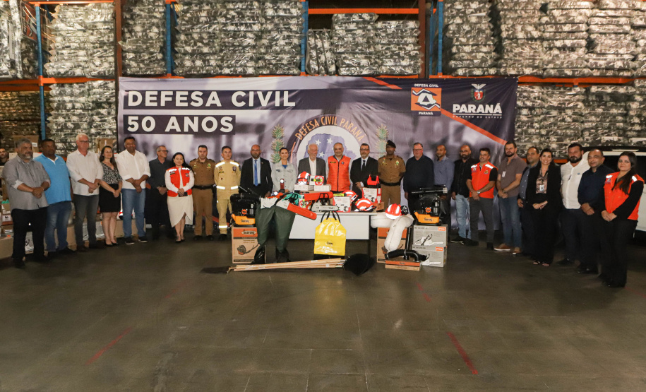 Piana entrega equipamentos para Bombeiros e "kits de resposta" a eventos climáticos para cidades