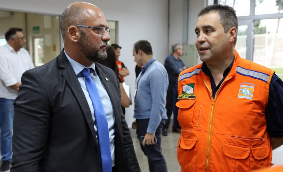 Piana entrega equipamentos para Bombeiros e "kits de resposta" a eventos climáticos para cidades