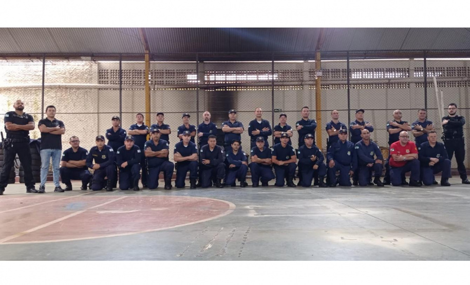 Policiais penais do Estado treinam 105 guardas patrimoniais de Cascavel