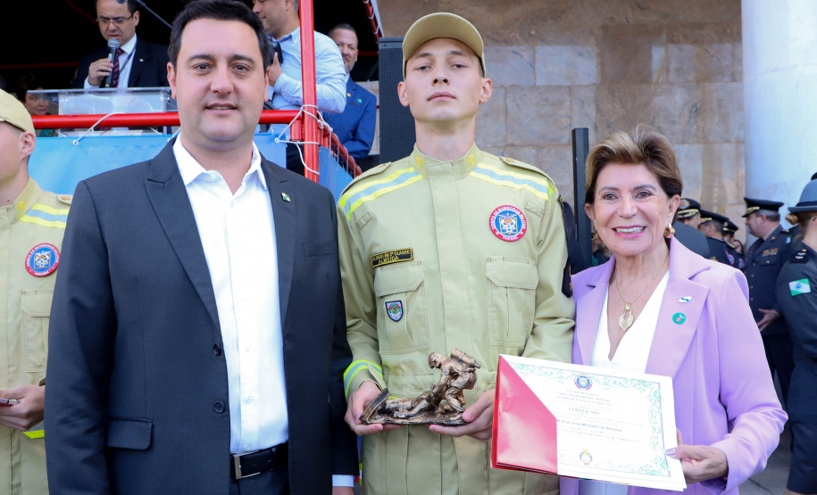 Na maior contratação em dez anos, 419 bombeiros se formam para atuar em todo o Paraná