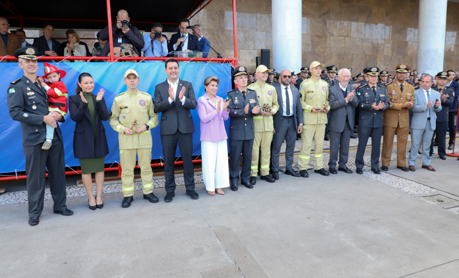 Na maior contratação em dez anos, 419 bombeiros se formam para atuar em todo o Paraná