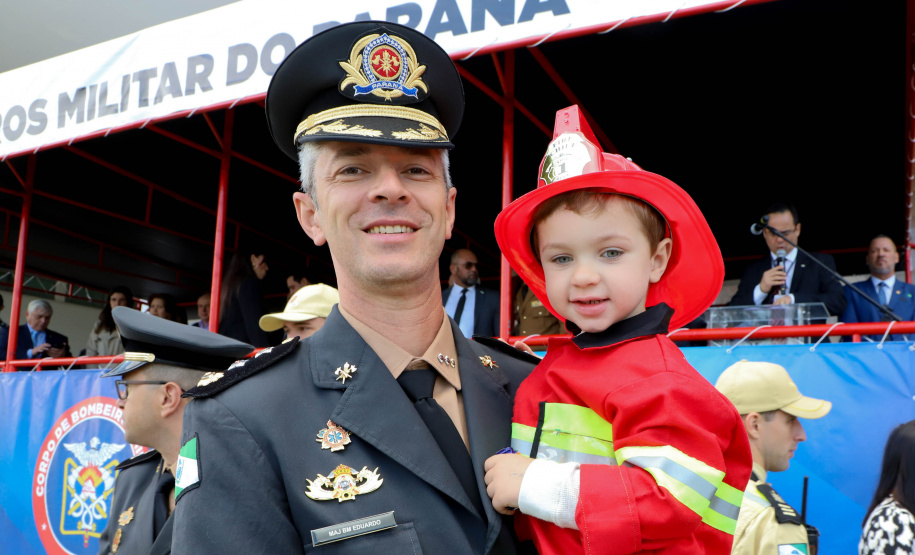 Na maior contratação em dez anos, 419 bombeiros se formam para atuar em todo o Paraná