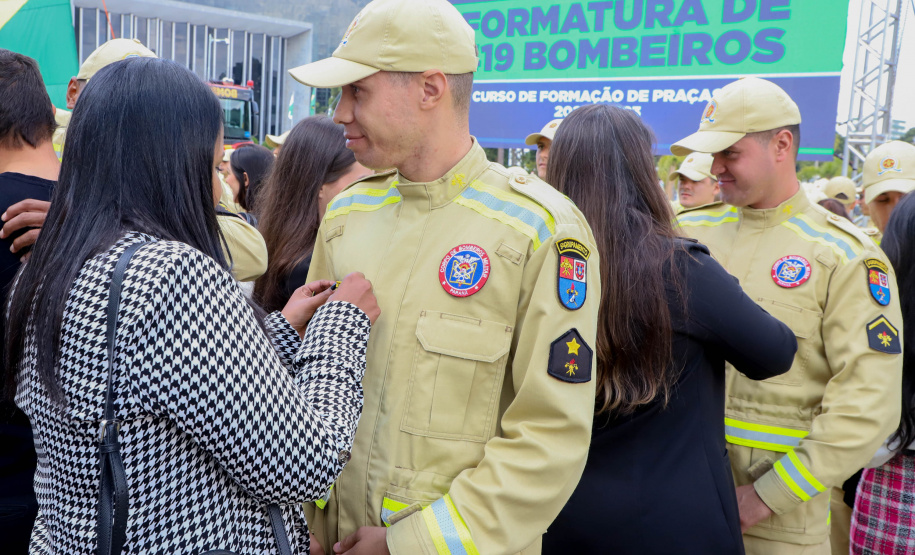 Na maior contratação em dez anos, 419 bombeiros se formam para atuar em todo o Paraná
