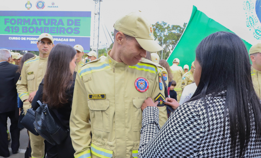 Na maior contratação em dez anos, 419 bombeiros se formam para atuar em todo o Paraná