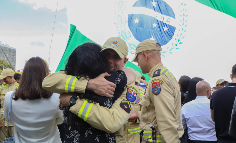 Na maior contratação em dez anos, 419 bombeiros se formam para atuar em todo o Paraná