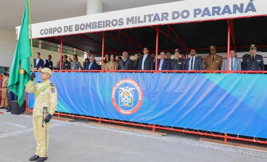Na maior contratação em dez anos, 419 bombeiros se formam para atuar em todo o Paraná