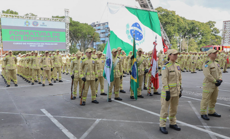 Na maior contratação em dez anos, 419 bombeiros se formam para atuar em todo o Paraná