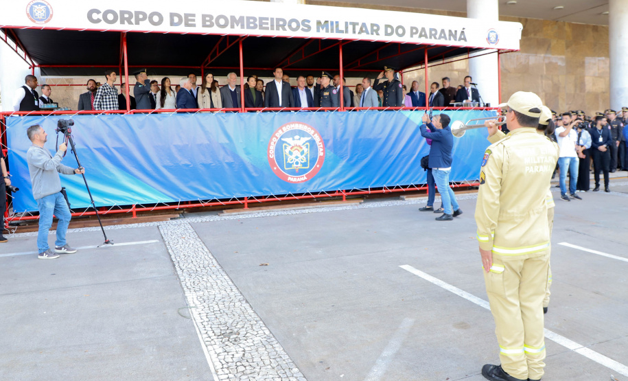 Na maior contratação em dez anos, 419 bombeiros se formam para atuar em todo o Paraná