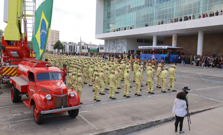 Na maior contratação em dez anos, 419 bombeiros se formam para atuar em todo o Paraná