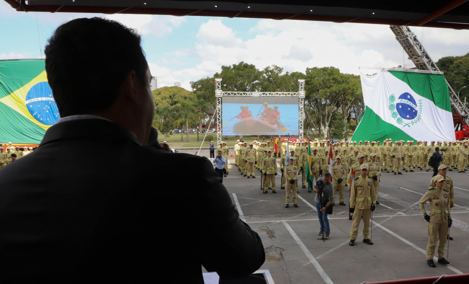 Na maior contratação em dez anos, 419 bombeiros se formam para atuar em todo o Paraná