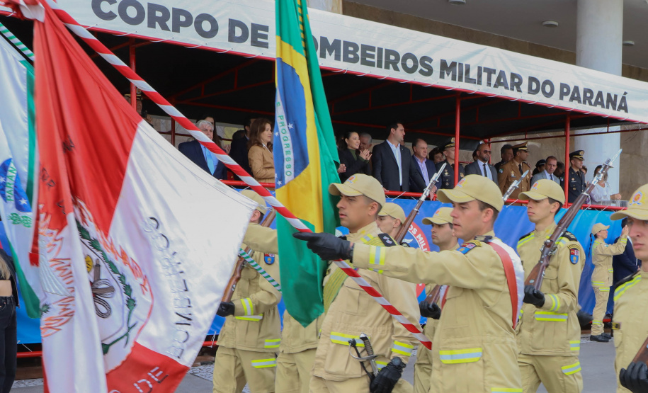 Na maior contratação em dez anos, 419 bombeiros se formam para atuar em todo o Paraná