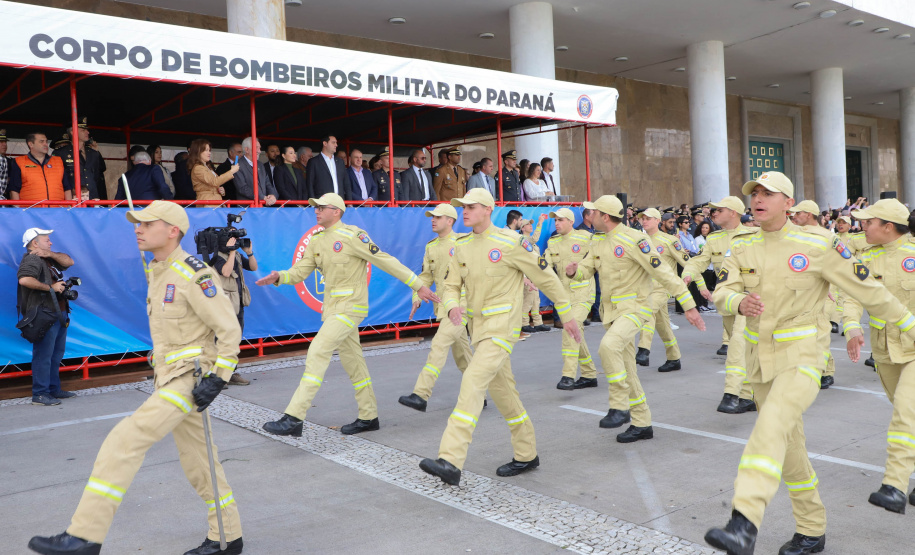 Na maior contratação em dez anos, 419 bombeiros se formam para atuar em todo o Paraná