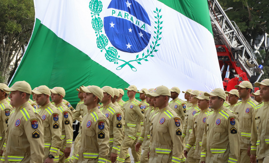 Na maior contratação em dez anos, 419 bombeiros se formam para atuar em todo o Paraná