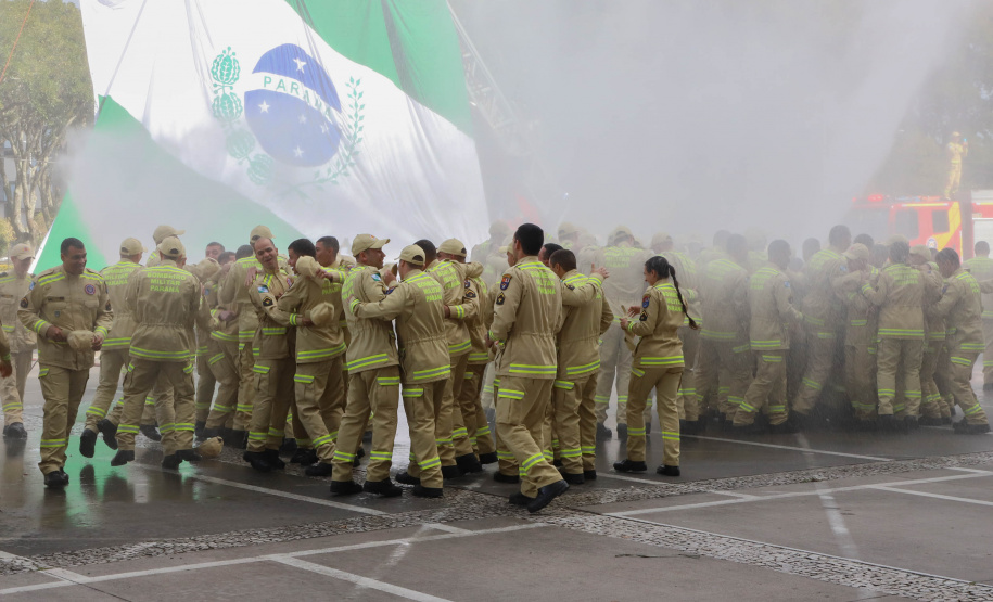 Na maior contratação em dez anos, 419 bombeiros se formam para atuar em todo o Paraná