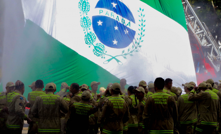 Na maior contratação em dez anos, 419 bombeiros se formam para atuar em todo o Paraná