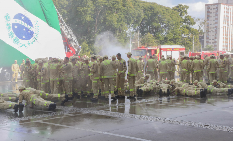 Na maior contratação em dez anos, 419 bombeiros se formam para atuar em todo o Paraná