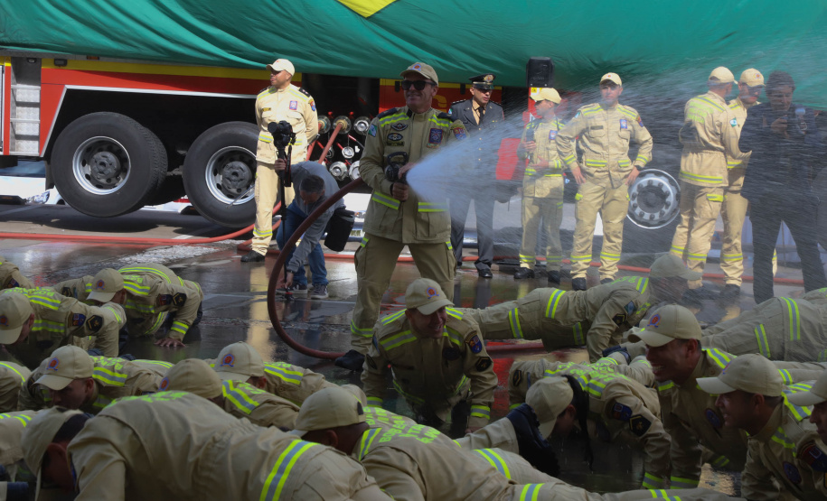 Na maior contratação em dez anos, 419 bombeiros se formam para atuar em todo o Paraná